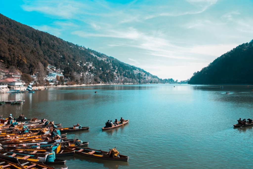 Nainital Tour Package - Beautiful Naini Lake in Nainital